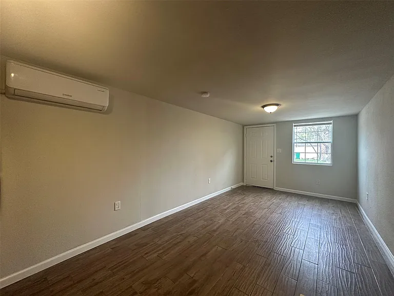 605 E Hunnicutt St #A — Photo 8
