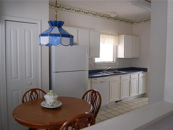 3rd image of 416 Woodside Dr