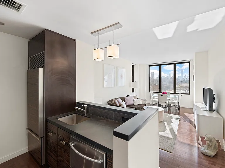 101 W 24th St #12C — Photo 3