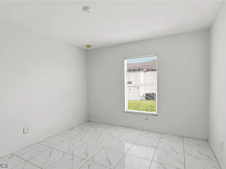 1403 Curtis Ave S — Photo 23