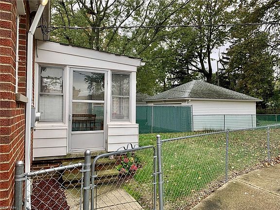 4th image of 114 E 267th St