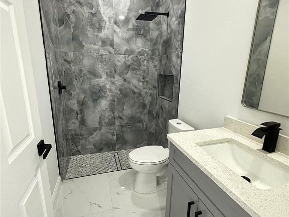 2nd image of 2528 NE 5th Place Cpe