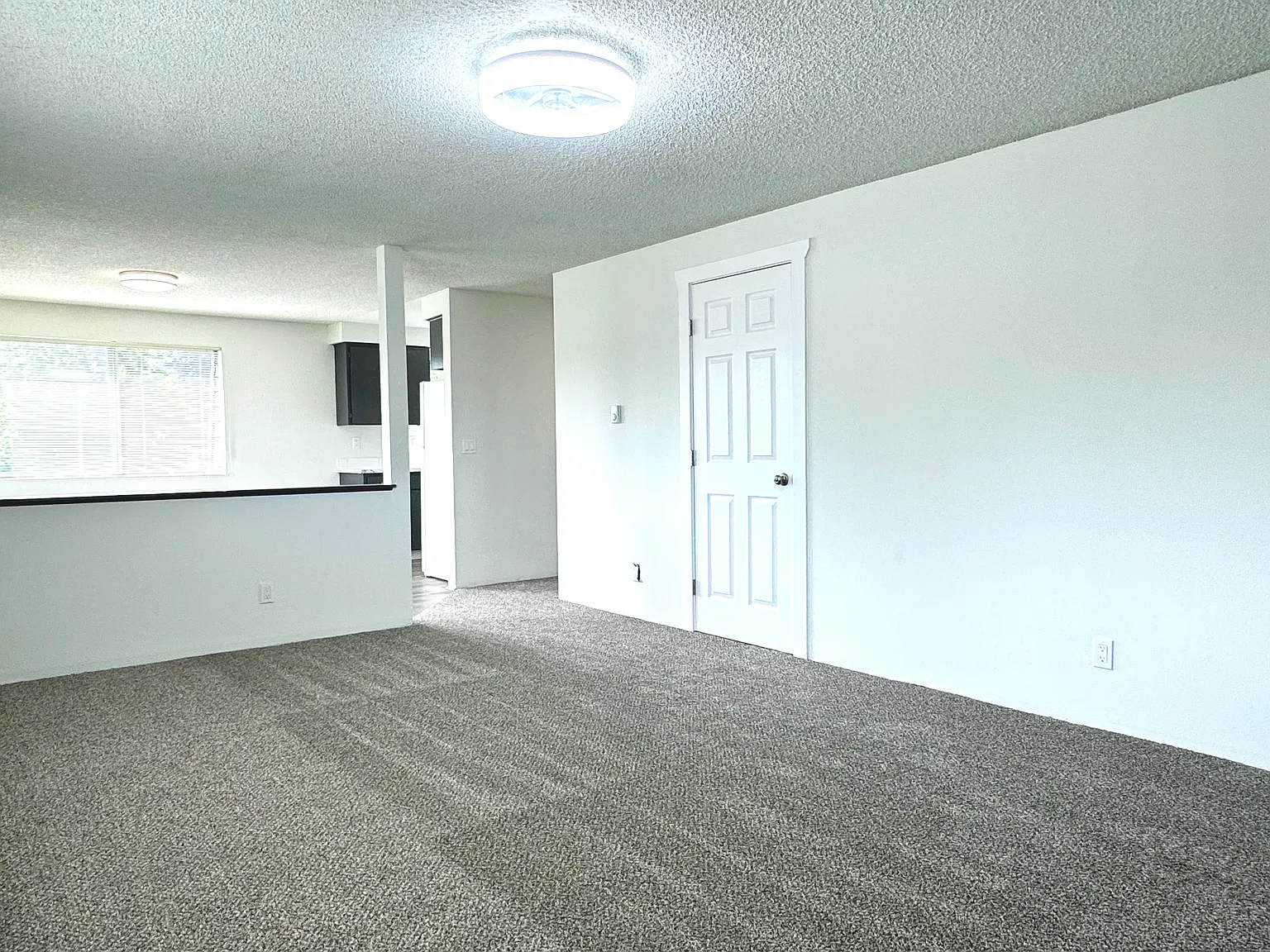 2405 Howard Ave — Photo 3