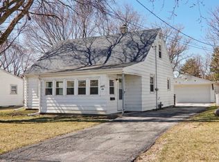 1611 S Madison St, Bloomington, IL
