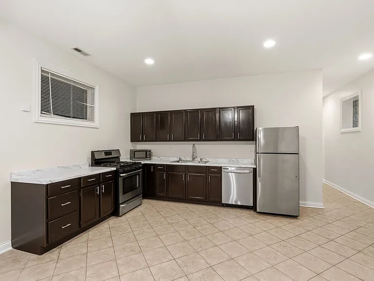938 N Washtenaw Ave #G — Photo 5
