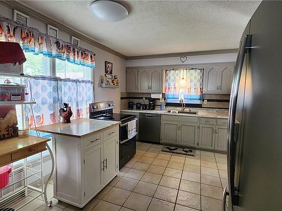 3rd image of 2309 SW Paris Dr