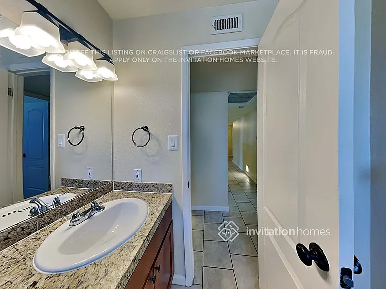 2911 W Laurel Ln — Photo 15