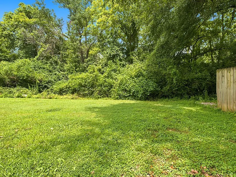 758 McPherson Dr — Photo 33
