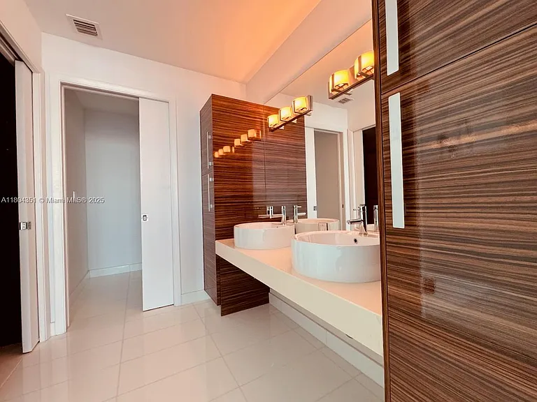 2020 N Bayshore Dr #3706 — Photo 11