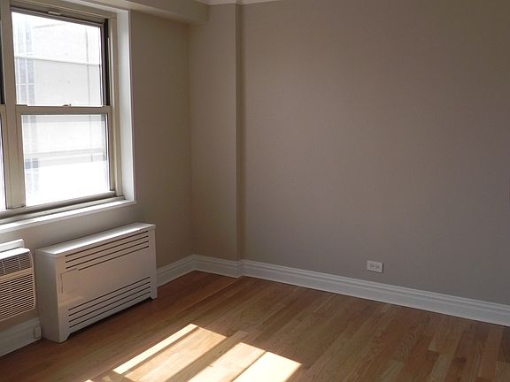 5th image of 310 Greenwich St APT 23c