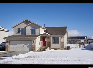 1622 N 2340 W, Clinton, UT 84015