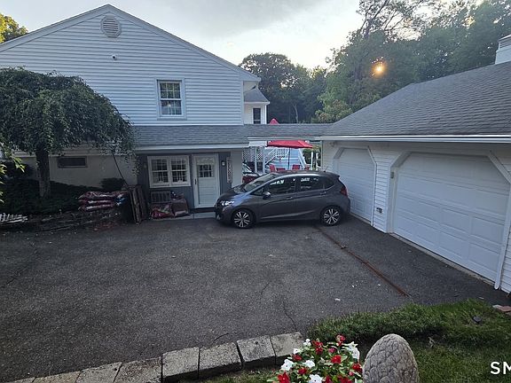 4th image of 224 Amity Street