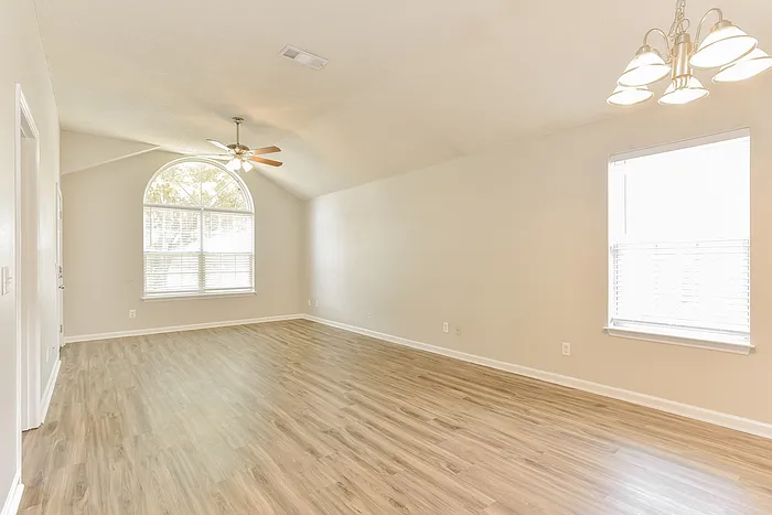 496 Cedar Park Cir — Photo 5