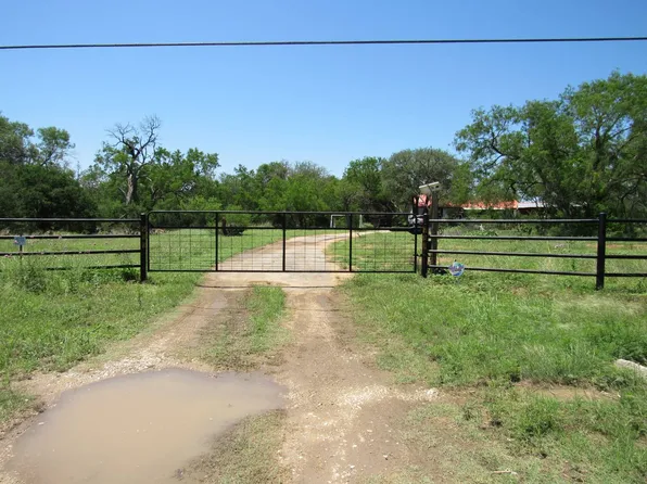 989 State Highway 173, Bigfoot, TX 78005