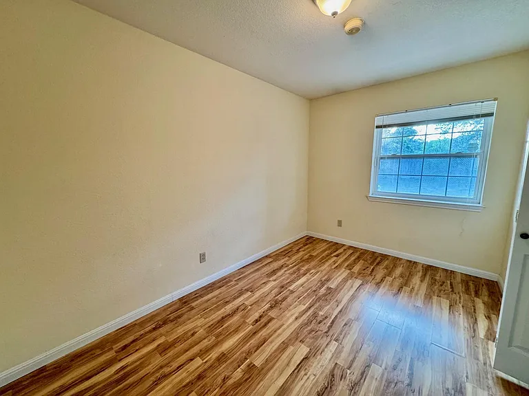 405 Northern Trl — Photo 9