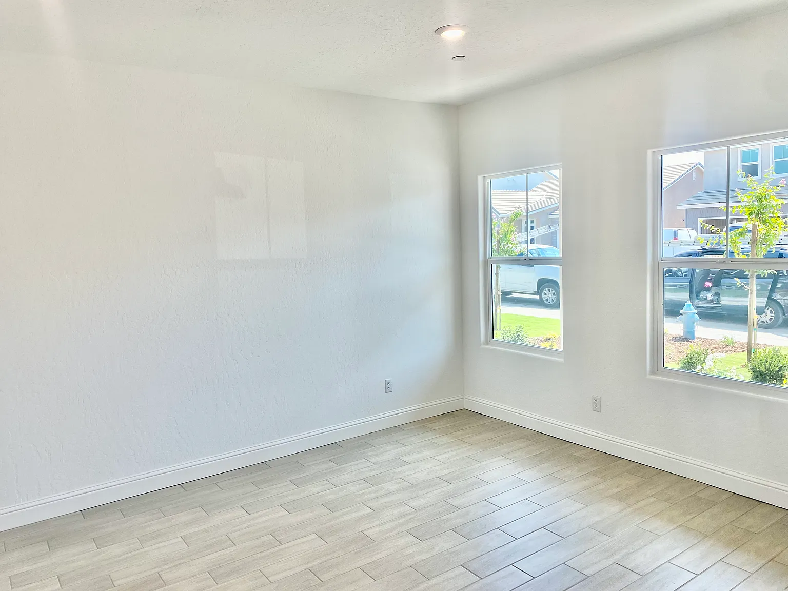 4 bed, 2300 sqft, $2,800 — Photo 4