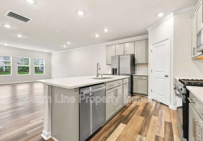 2312 Kasota Ln — Photo 24