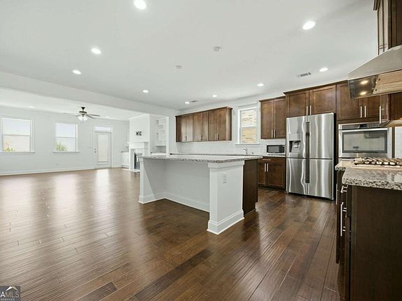 4th image of 2915 Southwick Dr
