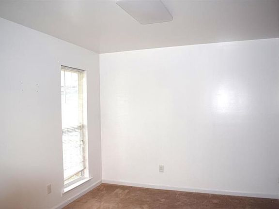 3rd image of 118 Kipling Dr