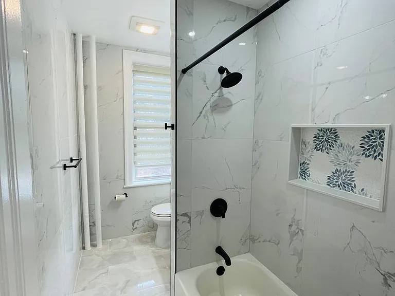 Stunning Building 1bed/ 1bath unit available. — Photo 5