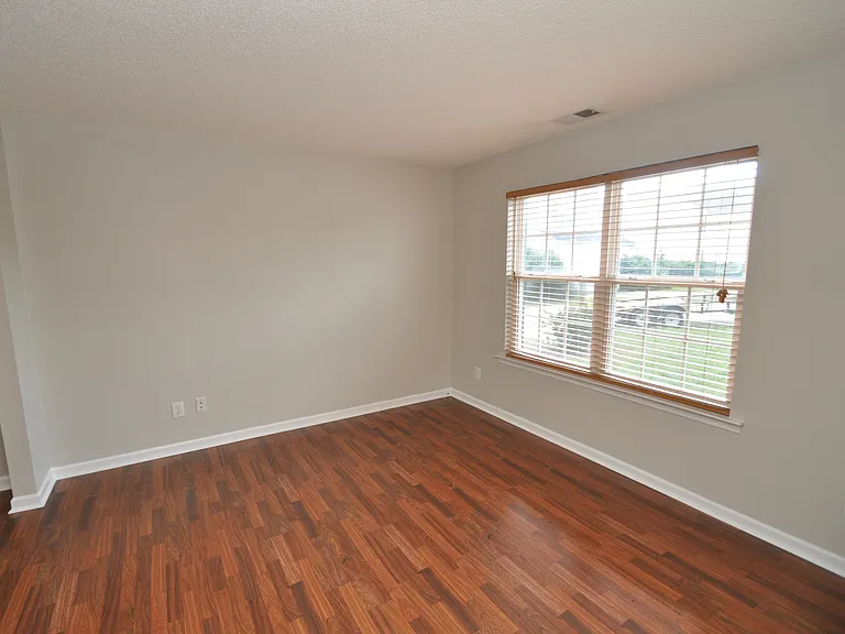 117 Tiverton Woods Dr — Photo 3