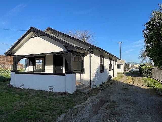 1st image of 739 Pine Dr
