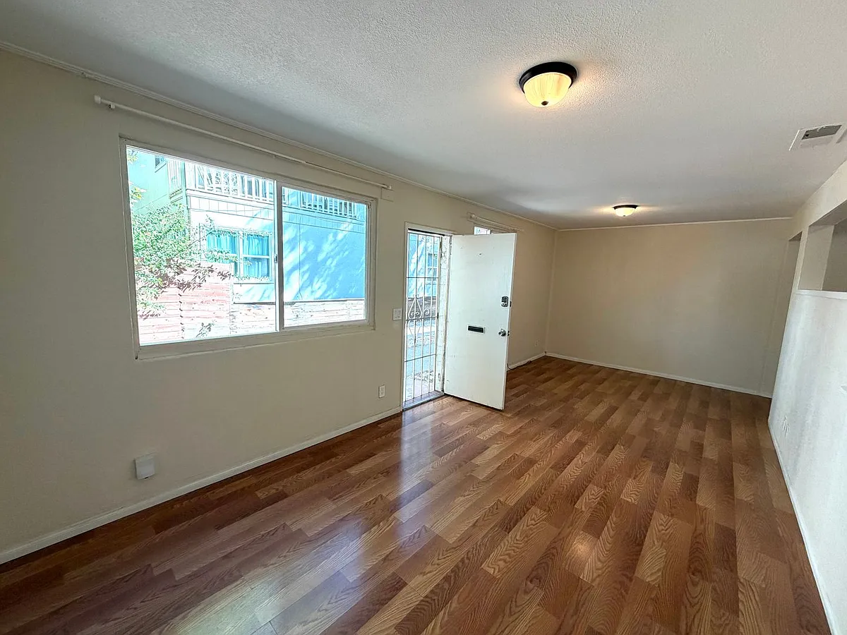 Building Photo - 523 D St