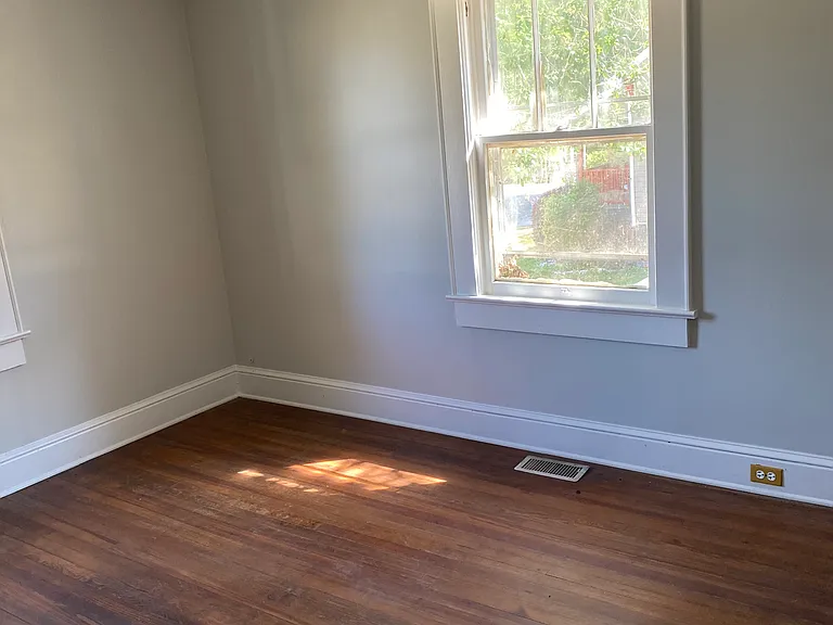 404 Goldston St — Photo 11