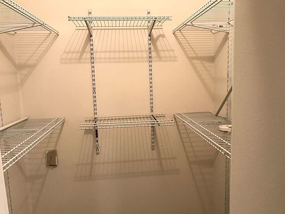 3rd image of 3205 Oxford Ave APT 3