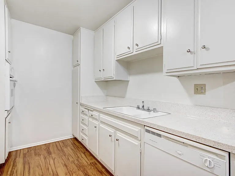 5292 Newcastle Ave — Photo 12