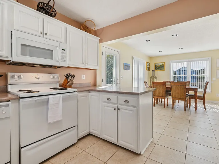 S Oak Dr — Photo 15