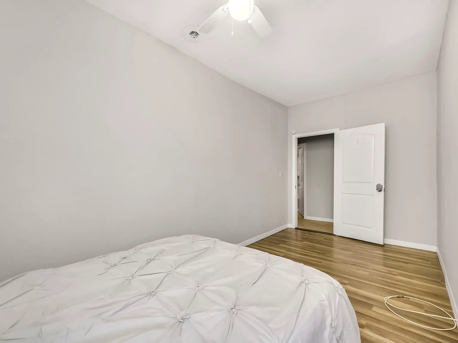 4 bed, 2.0 bath, $879 — Photo 3