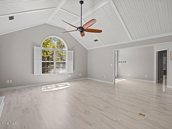 4th image of 705 Valley Brook Road