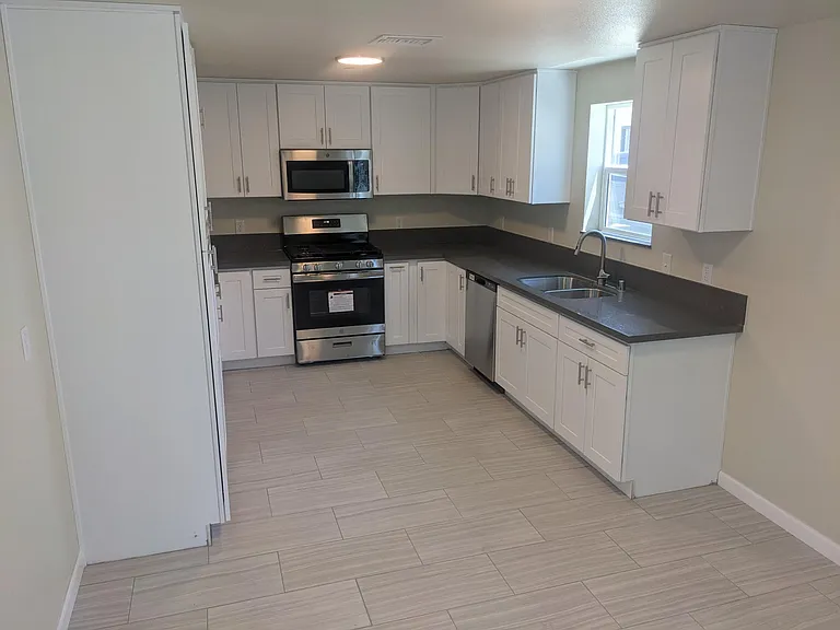 1609 N Erwin St #A-B — Photo 11