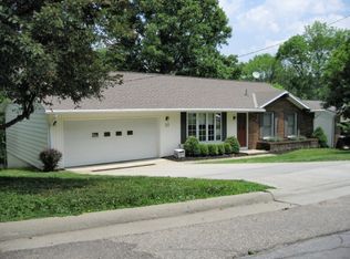 27 Canterbury Dr, Athens, OH 45701