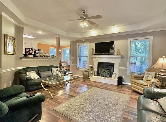 3rd image of 807 Deerfield Dr