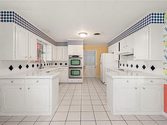 3rd image of 3803 Maywood St