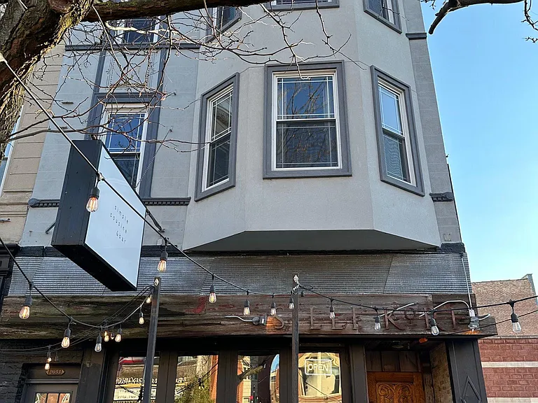2053 W Division St #2 — Photo 24