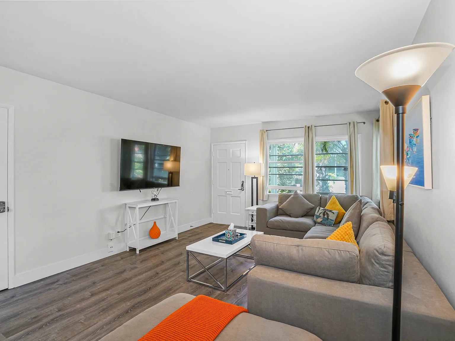 834 Felspar St — Photo 4