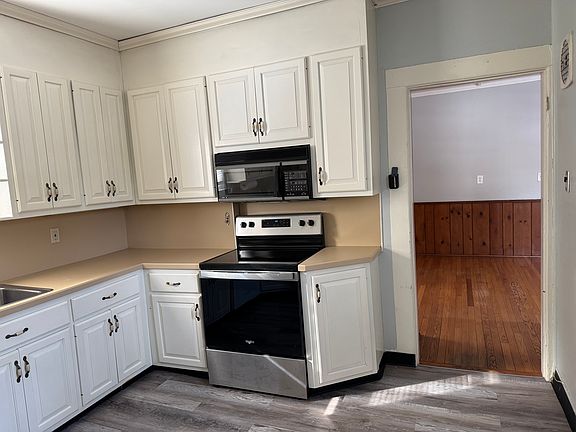 4th image of 465 Hills St
