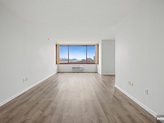 5th image of 100 Old Palisade Rd APT 2209