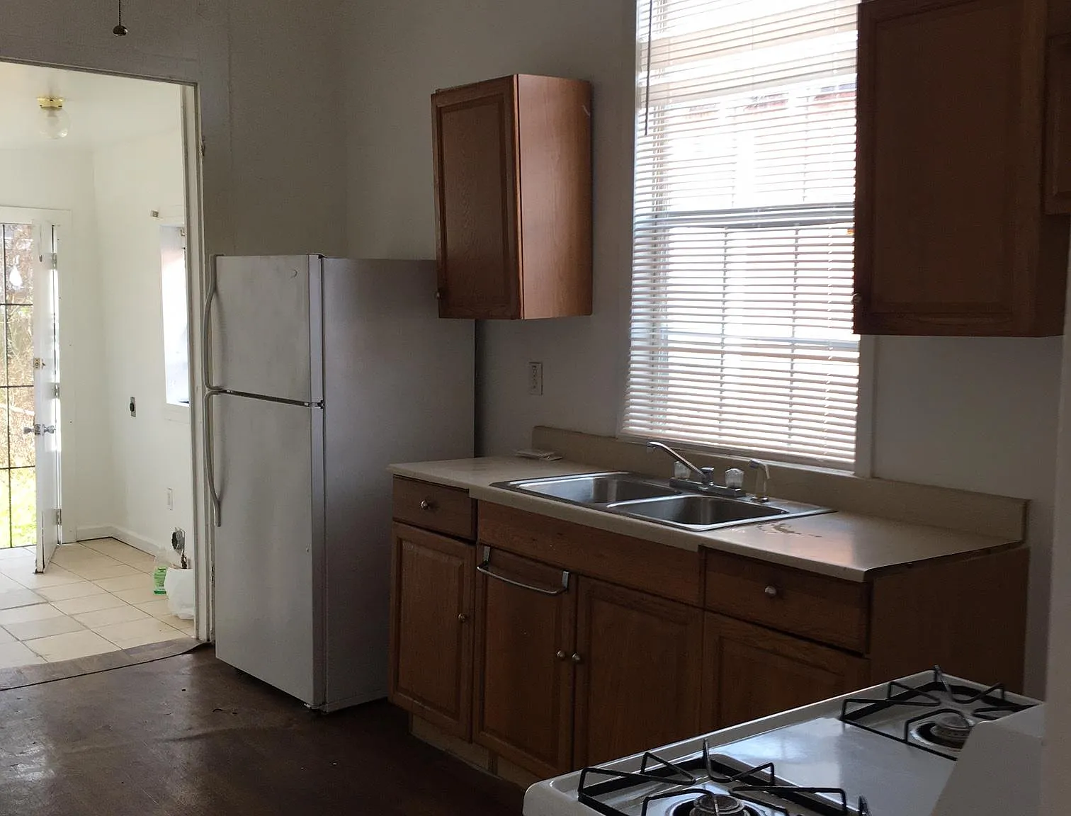 2 bed, 1800 sqft, $1,200 — Photo 2