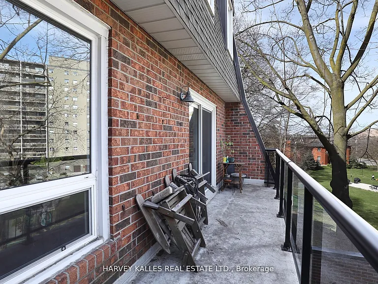 18 La Rose Ave #Townhouse 16 — Photo 19