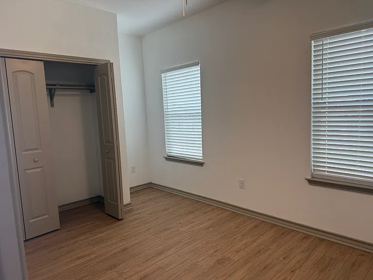 115 Koehler Ct #200 — Photo 4
