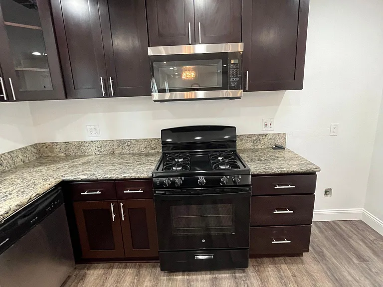 745 W 4th Ave — Photo 9