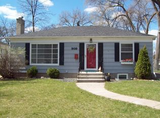 909 10th St S, Moorhead, MN 56560