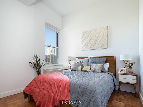 2nd image of 20 Exchange Pl APT 1721