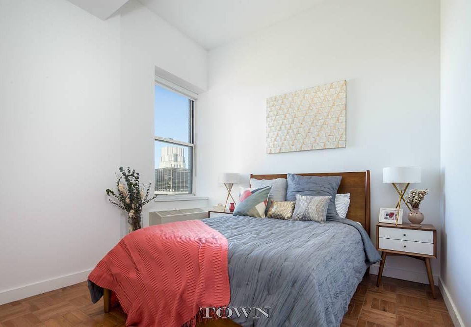 2nd image of 20 Exchange Pl APT 4601