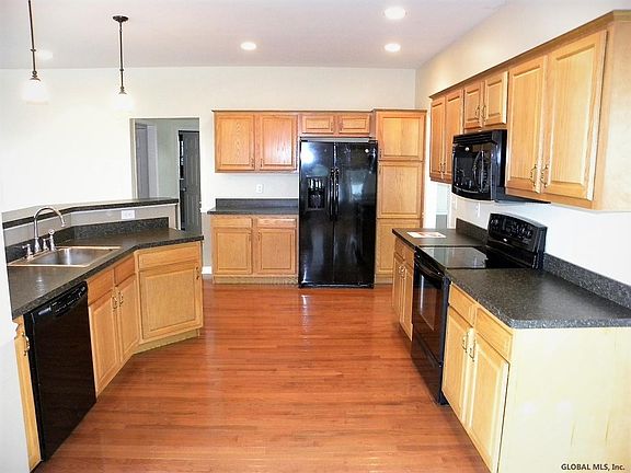 5th image of 36 Chatsworth Way