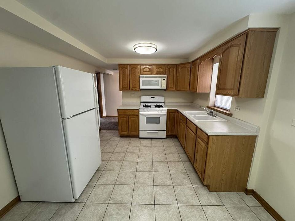 1st image of 4752 N Menard Ave Unit 2